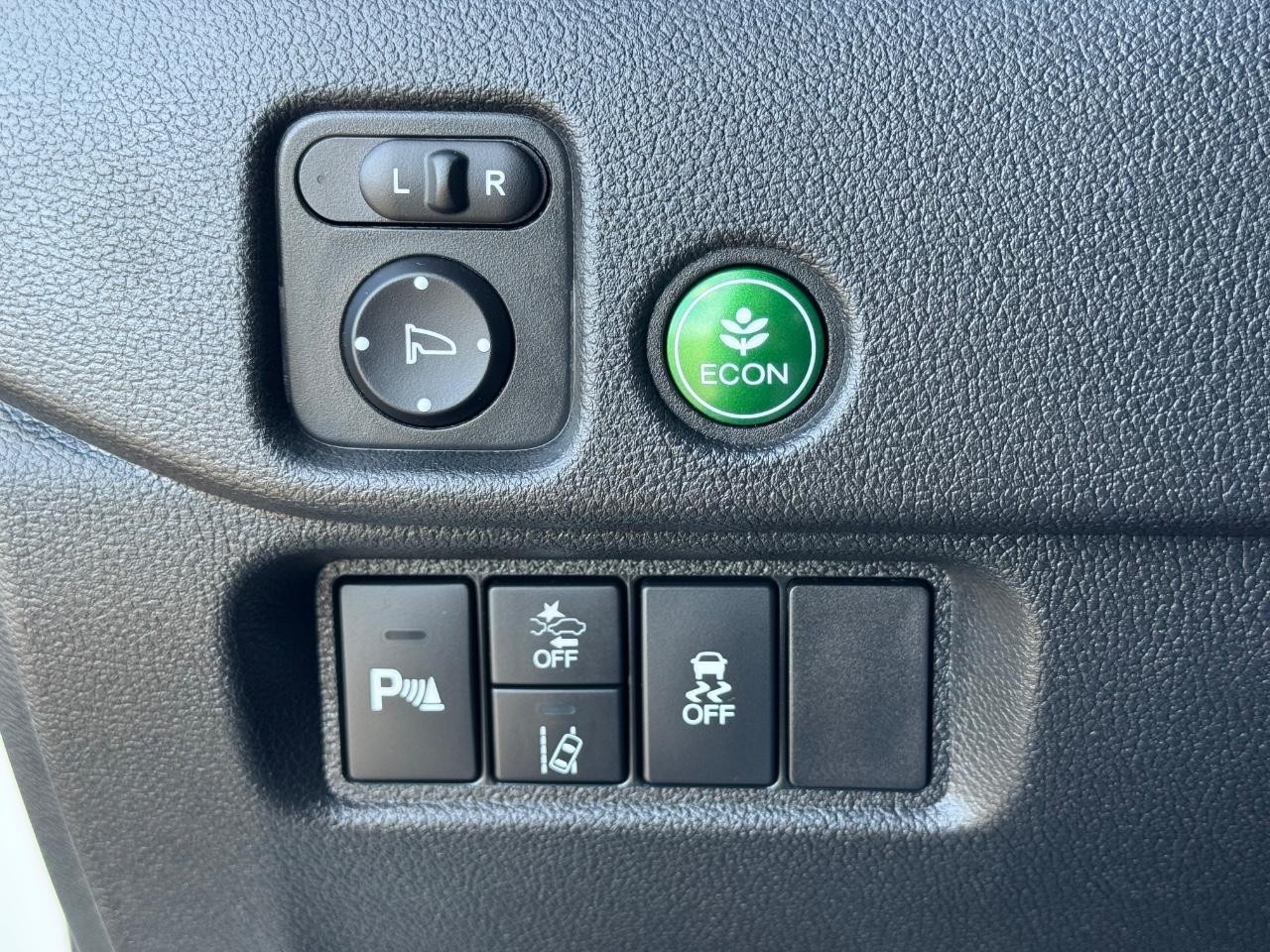 Honda Passport Vehicle Full-screen Gallery Image 23