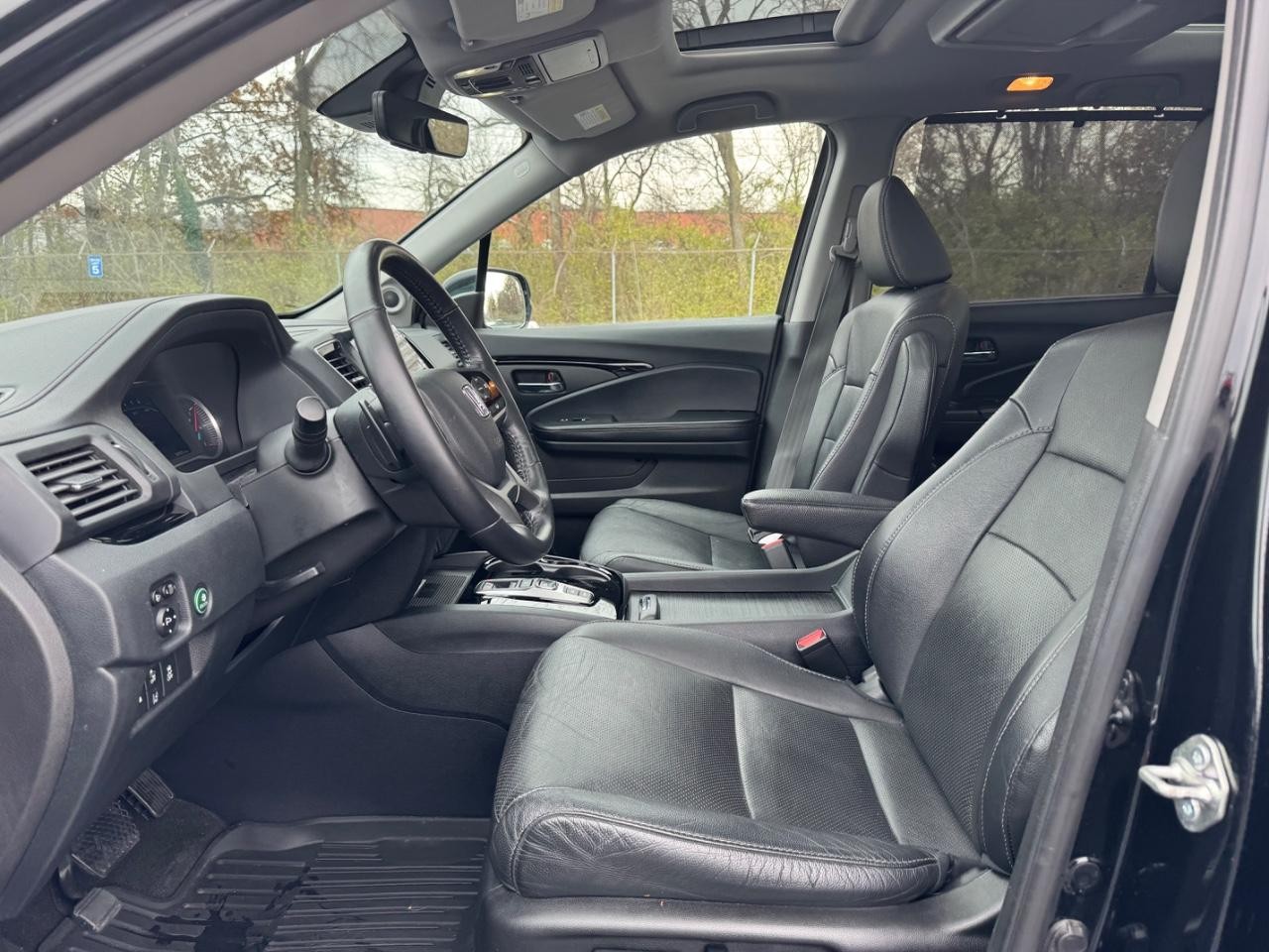 Honda Pilot Vehicle Full-screen Gallery Image 20