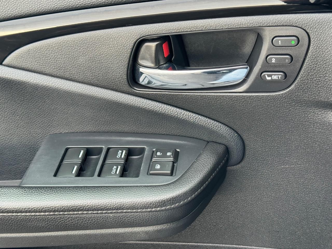 Honda Pilot Vehicle Full-screen Gallery Image 28