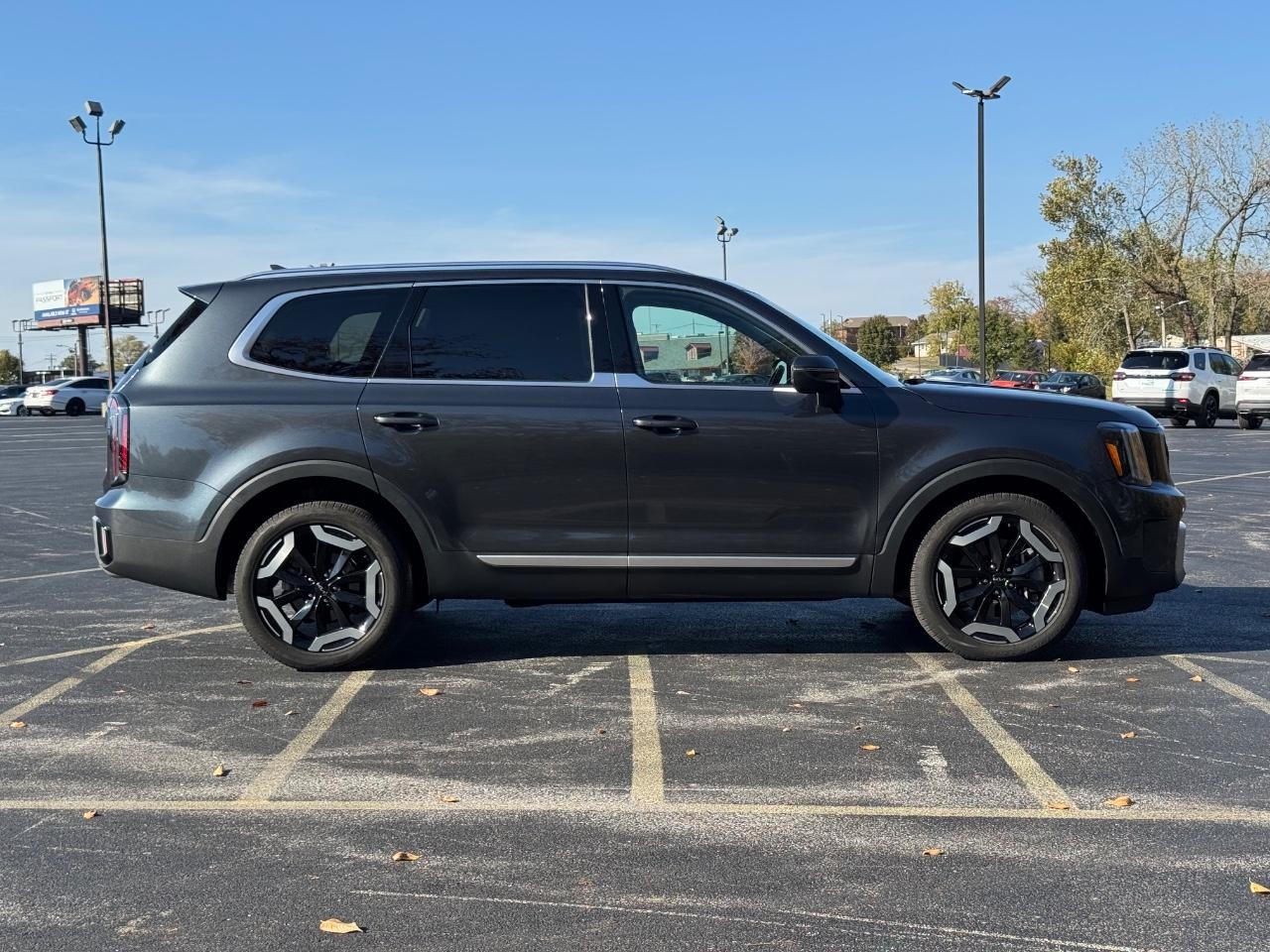 Kia Telluride Vehicle Full-screen Gallery Image 02