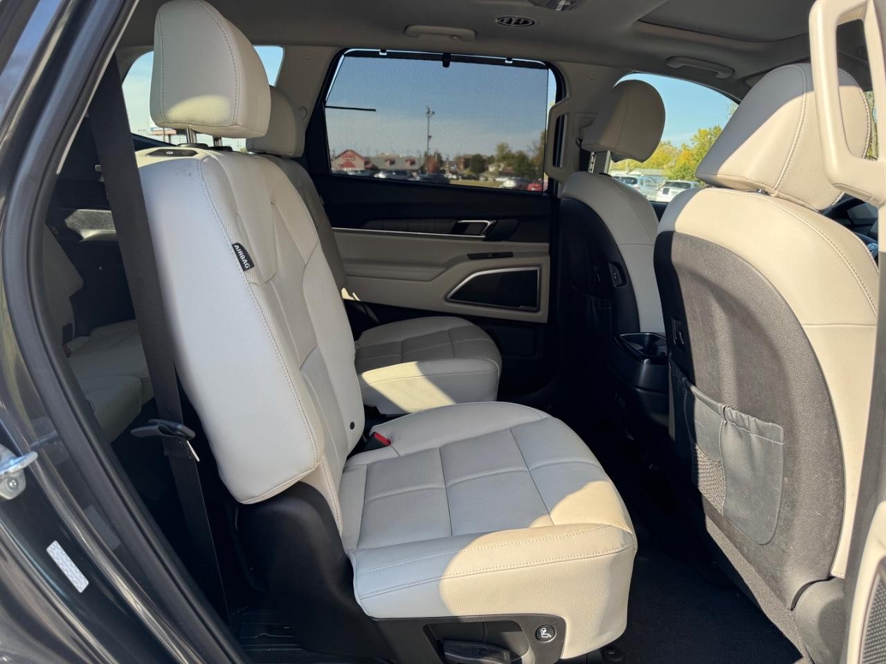 Kia Telluride Vehicle Full-screen Gallery Image 10