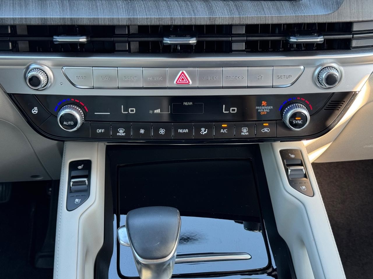 Kia Telluride Vehicle Full-screen Gallery Image 15