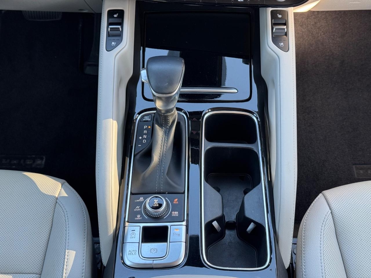 Kia Telluride Vehicle Full-screen Gallery Image 16