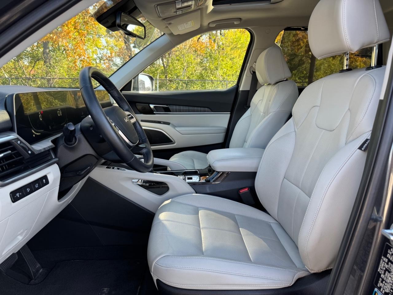 Kia Telluride Vehicle Full-screen Gallery Image 18