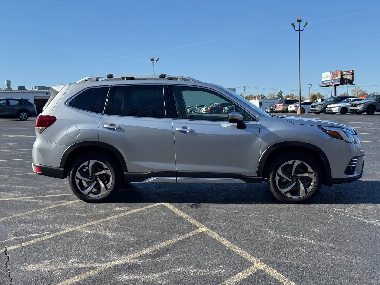 Subaru Forester Vehicle Full-screen Gallery Image 02