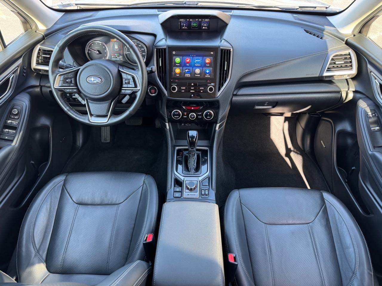 Subaru Forester Vehicle Full-screen Gallery Image 11