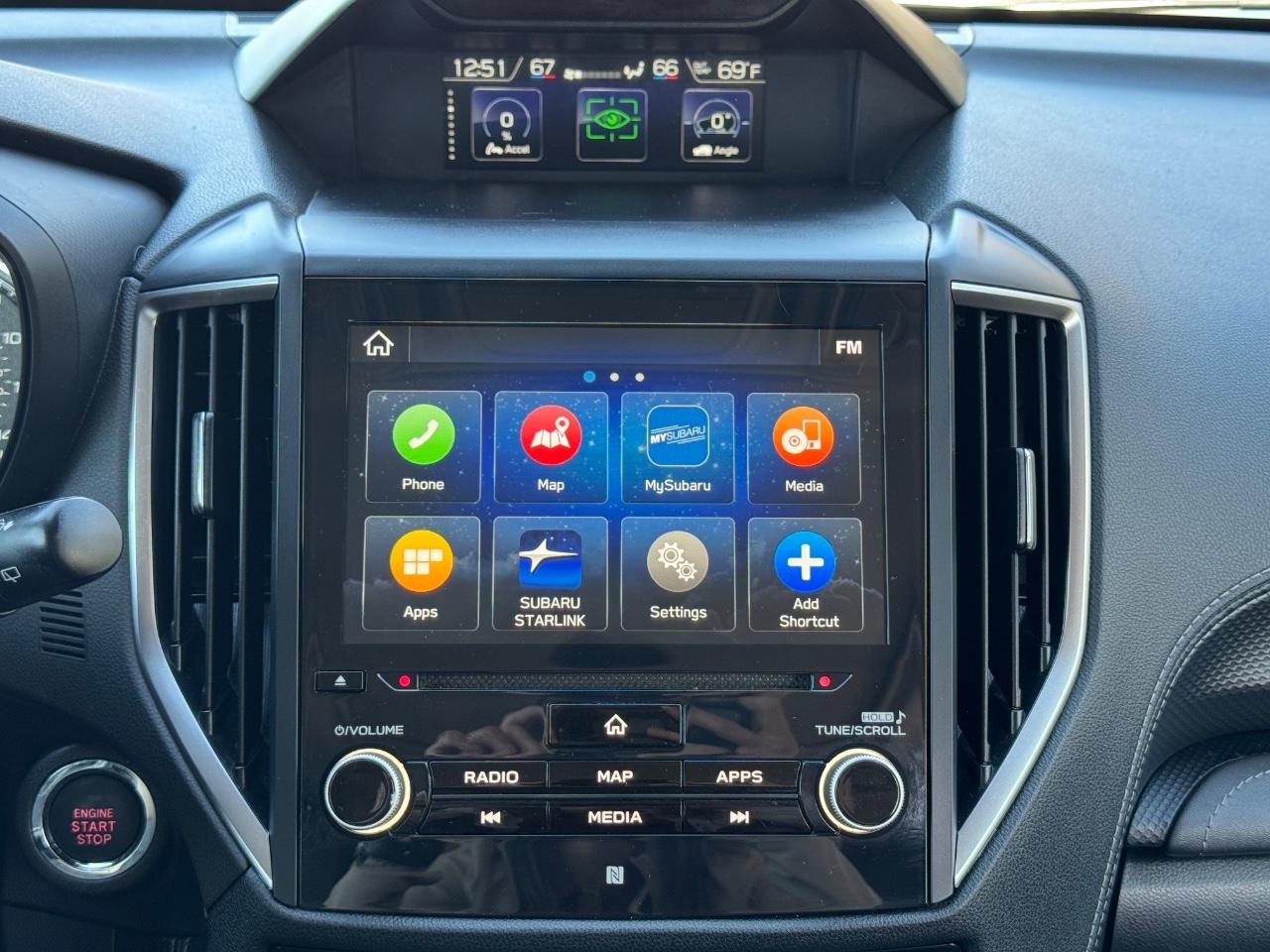 Subaru Forester Vehicle Full-screen Gallery Image 13