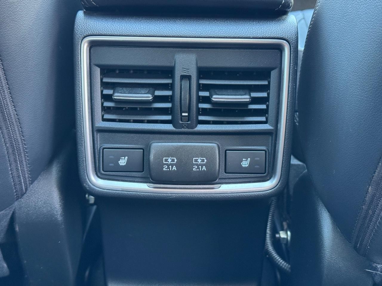 Subaru Forester Vehicle Full-screen Gallery Image 16