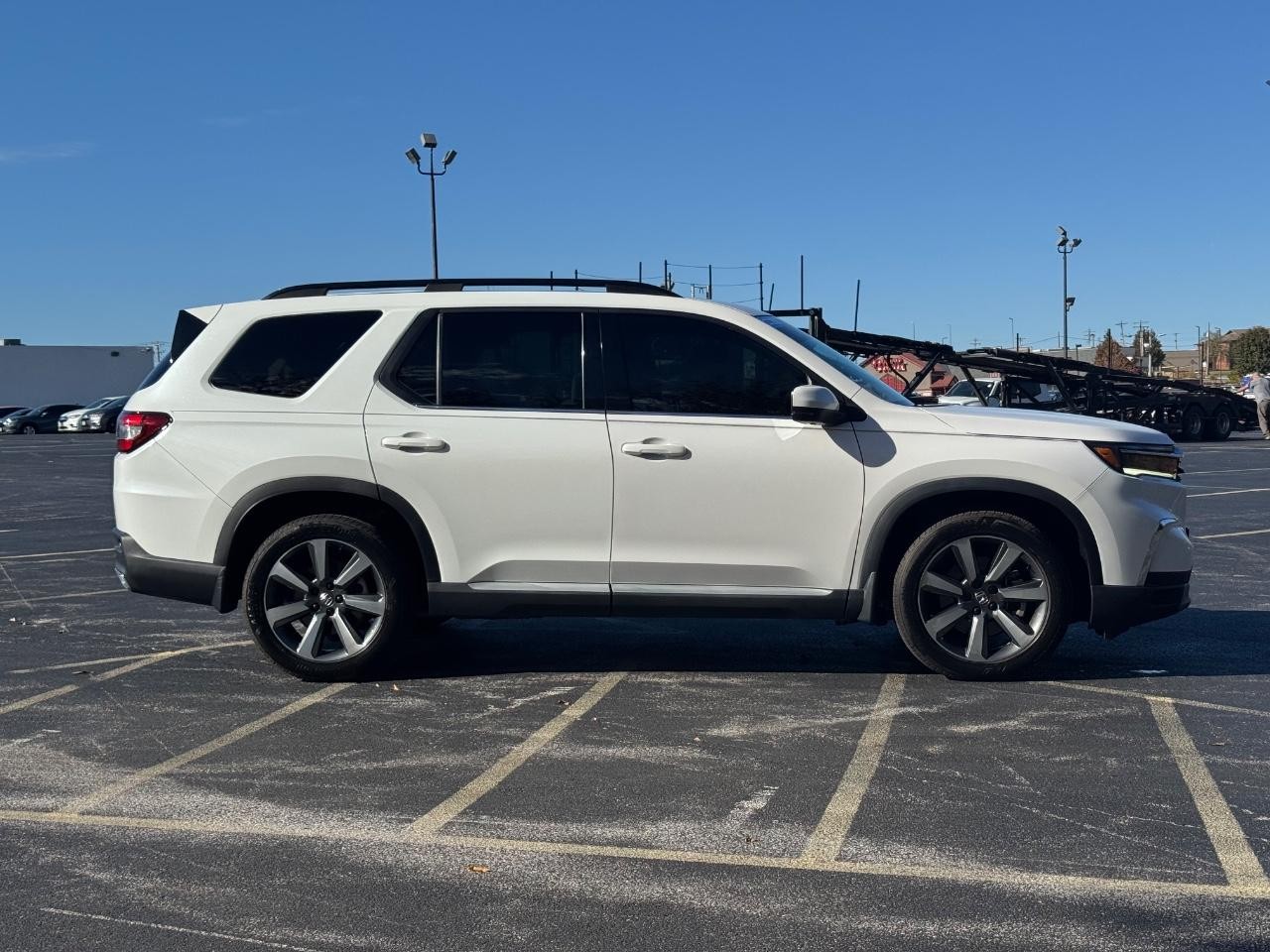 Honda Pilot Vehicle Full-screen Gallery Image 02