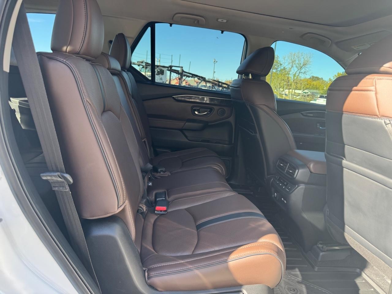 Honda Pilot Vehicle Full-screen Gallery Image 10