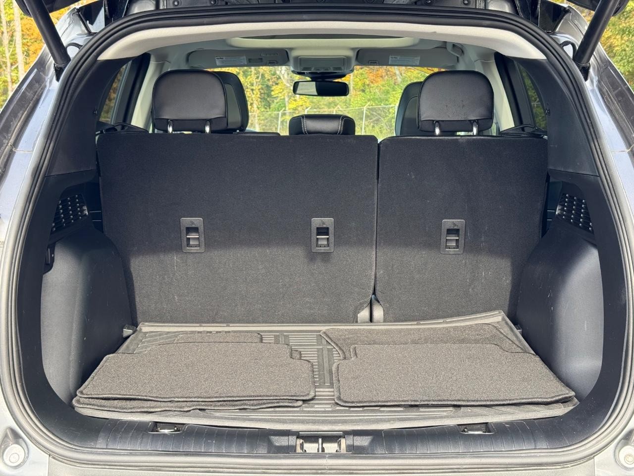 Ford Escape Vehicle Full-screen Gallery Image 04