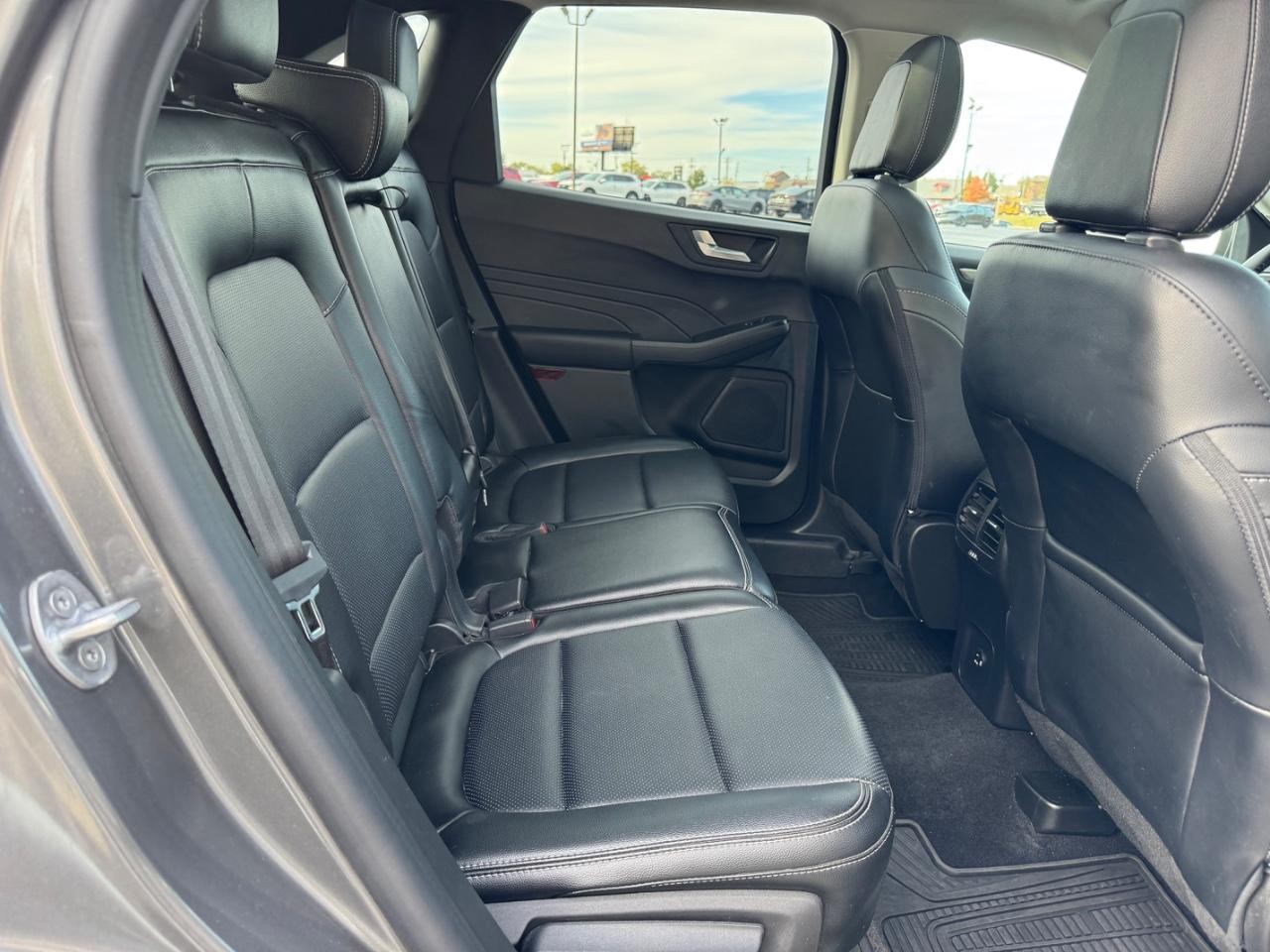 Ford Escape Vehicle Full-screen Gallery Image 10