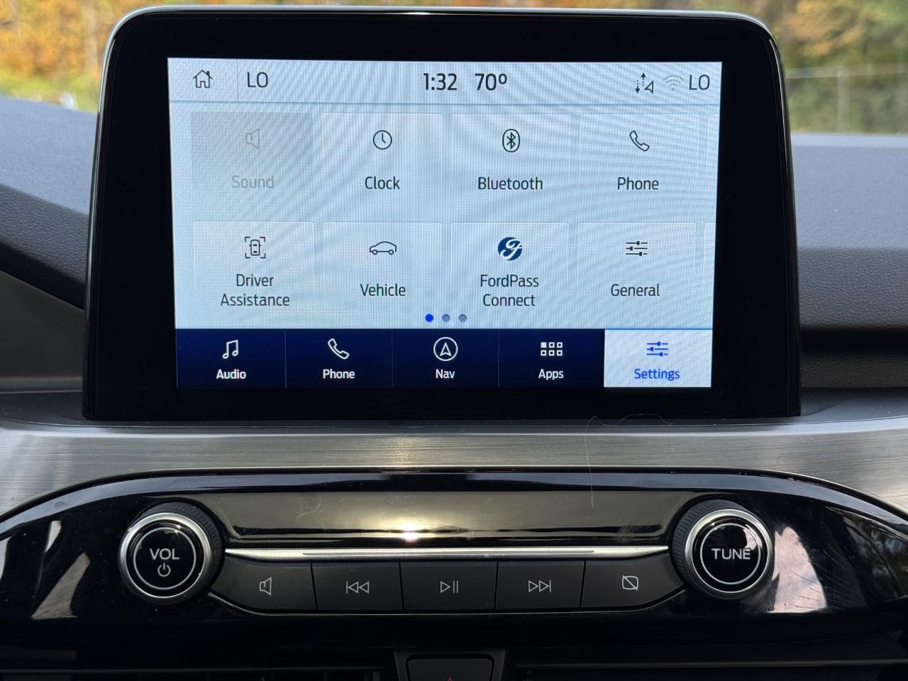 Ford Escape Vehicle Full-screen Gallery Image 13