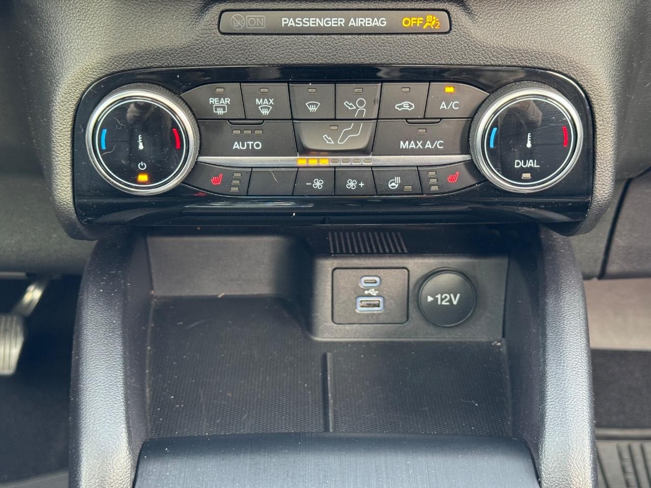 Ford Escape Vehicle Full-screen Gallery Image 14