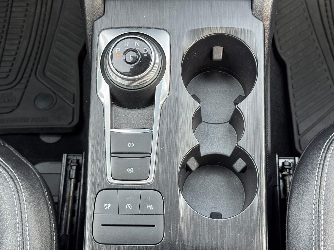 Ford Escape Vehicle Full-screen Gallery Image 15