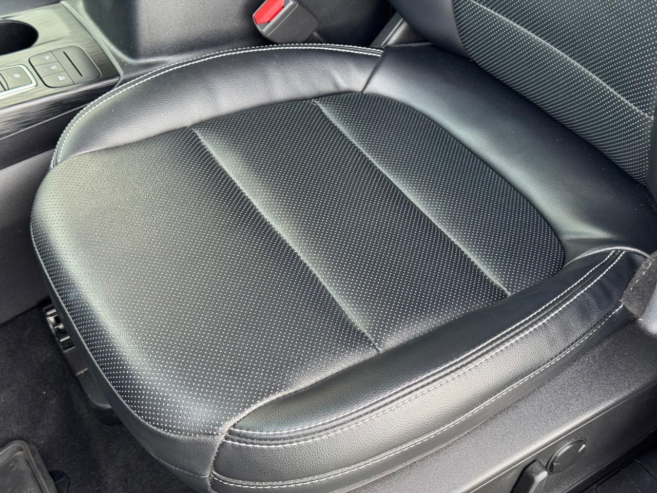 Ford Escape Vehicle Full-screen Gallery Image 27