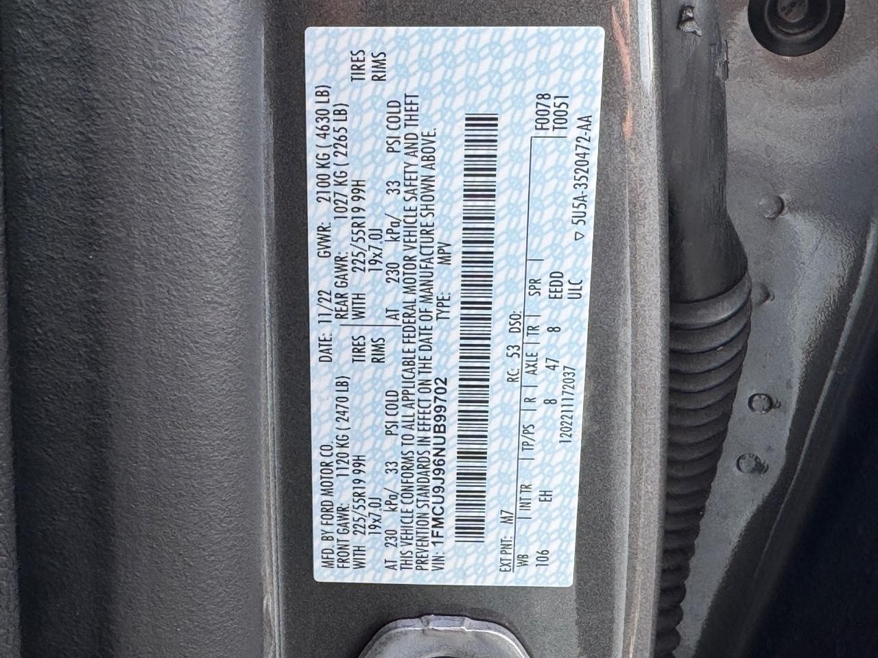 Ford Escape Vehicle Full-screen Gallery Image 28