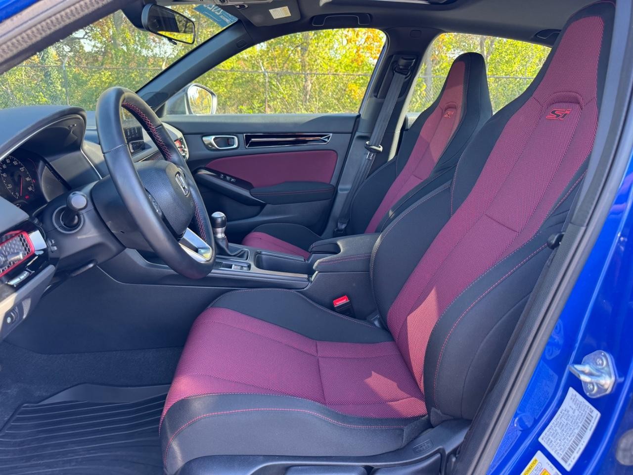 Honda Civic Si Vehicle Full-screen Gallery Image 17