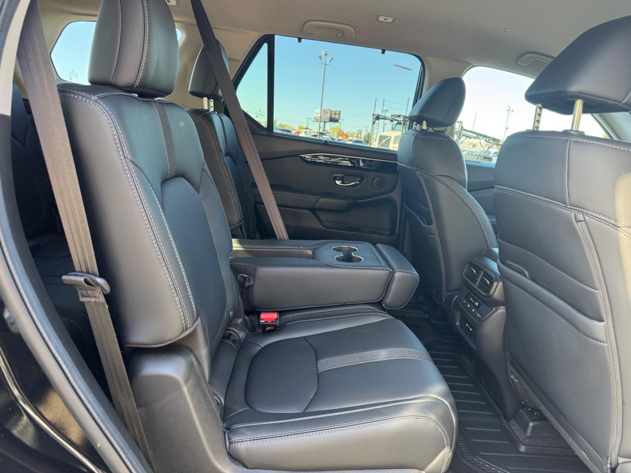 Honda Pilot Vehicle Full-screen Gallery Image 10