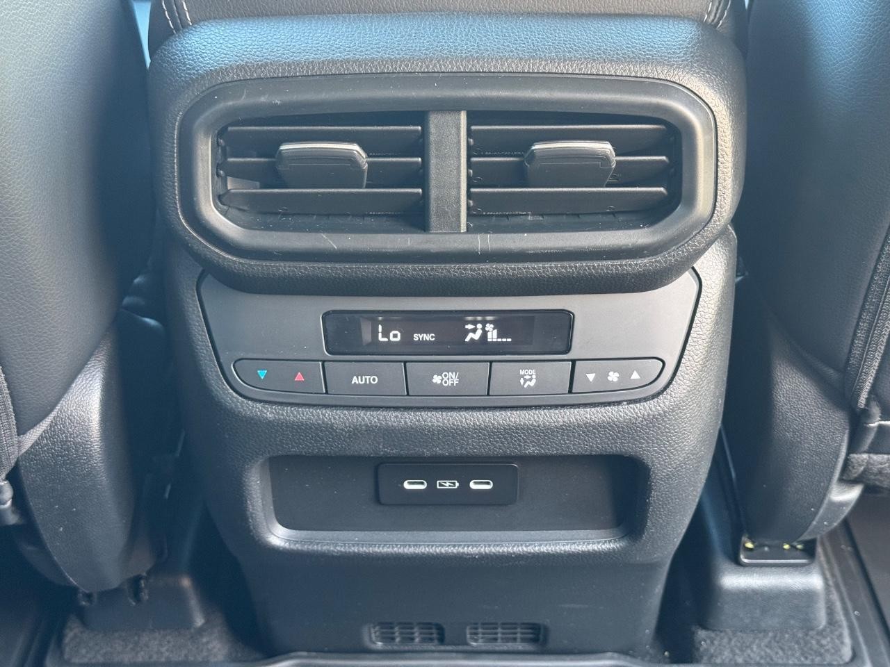 Honda Pilot Vehicle Full-screen Gallery Image 17