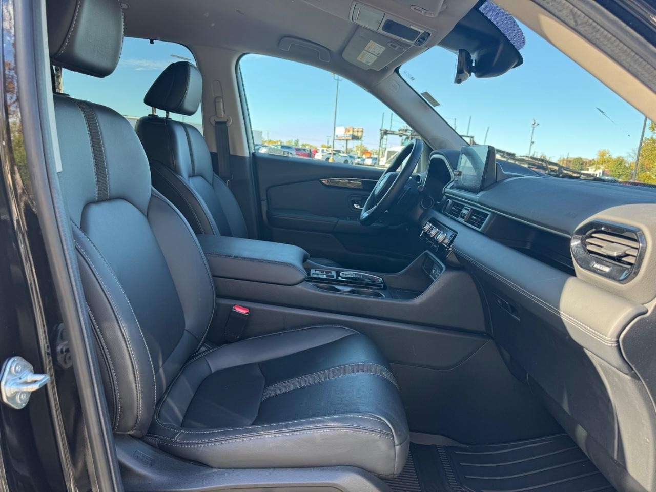 Honda Pilot Vehicle Full-screen Gallery Image 18