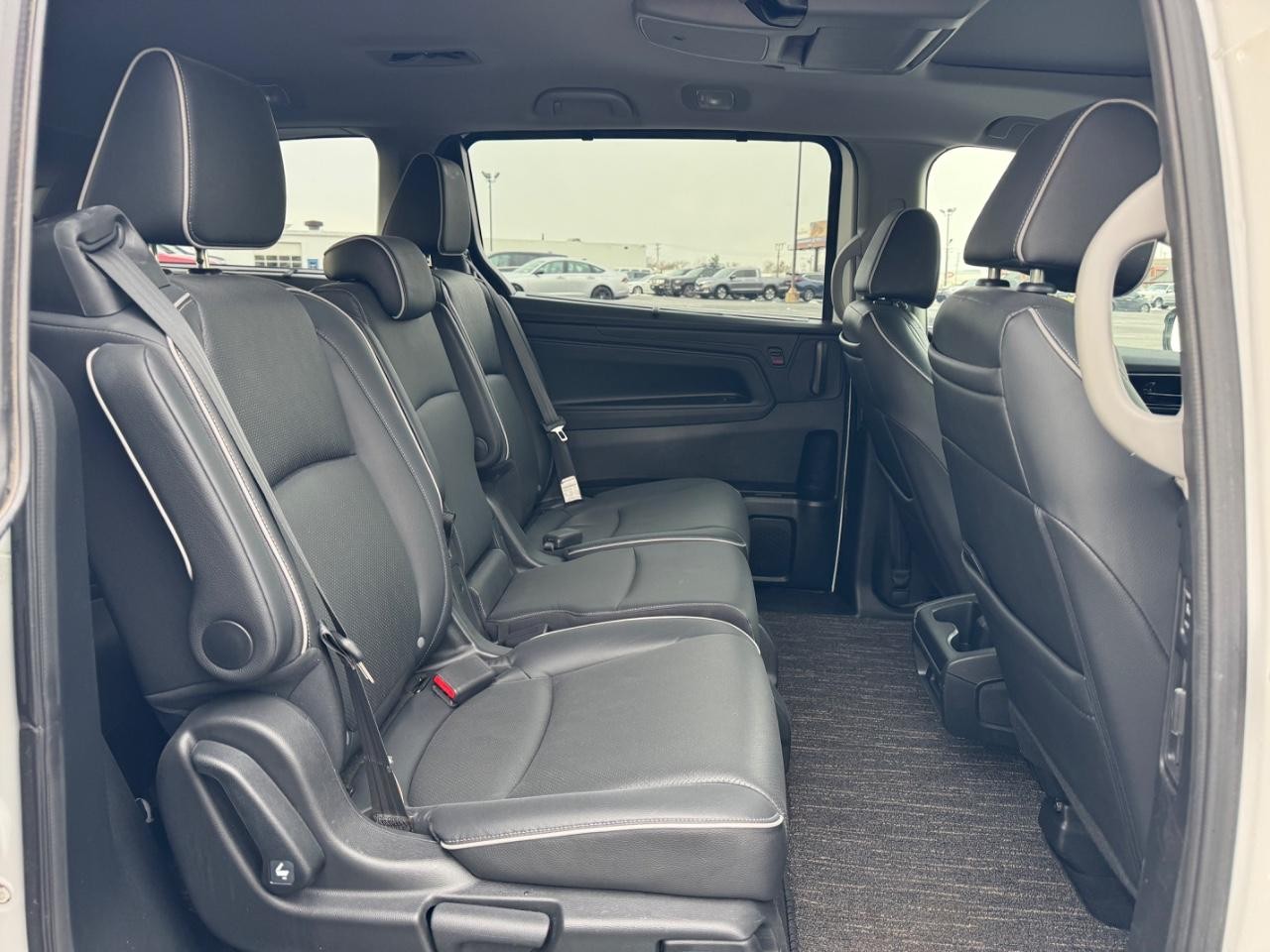 Honda Odyssey Vehicle Full-screen Gallery Image 10