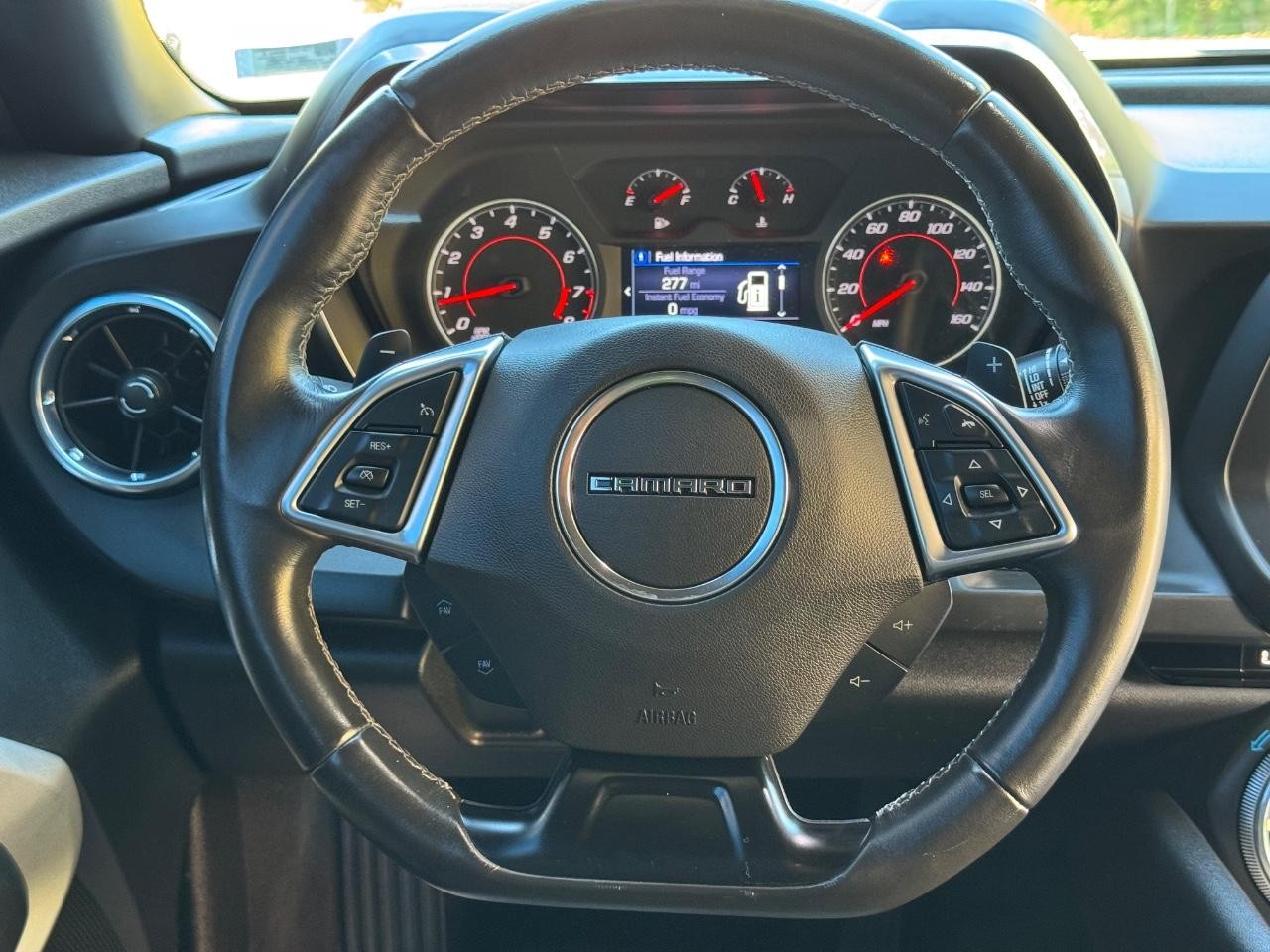 Chevrolet Camaro Vehicle Full-screen Gallery Image 12