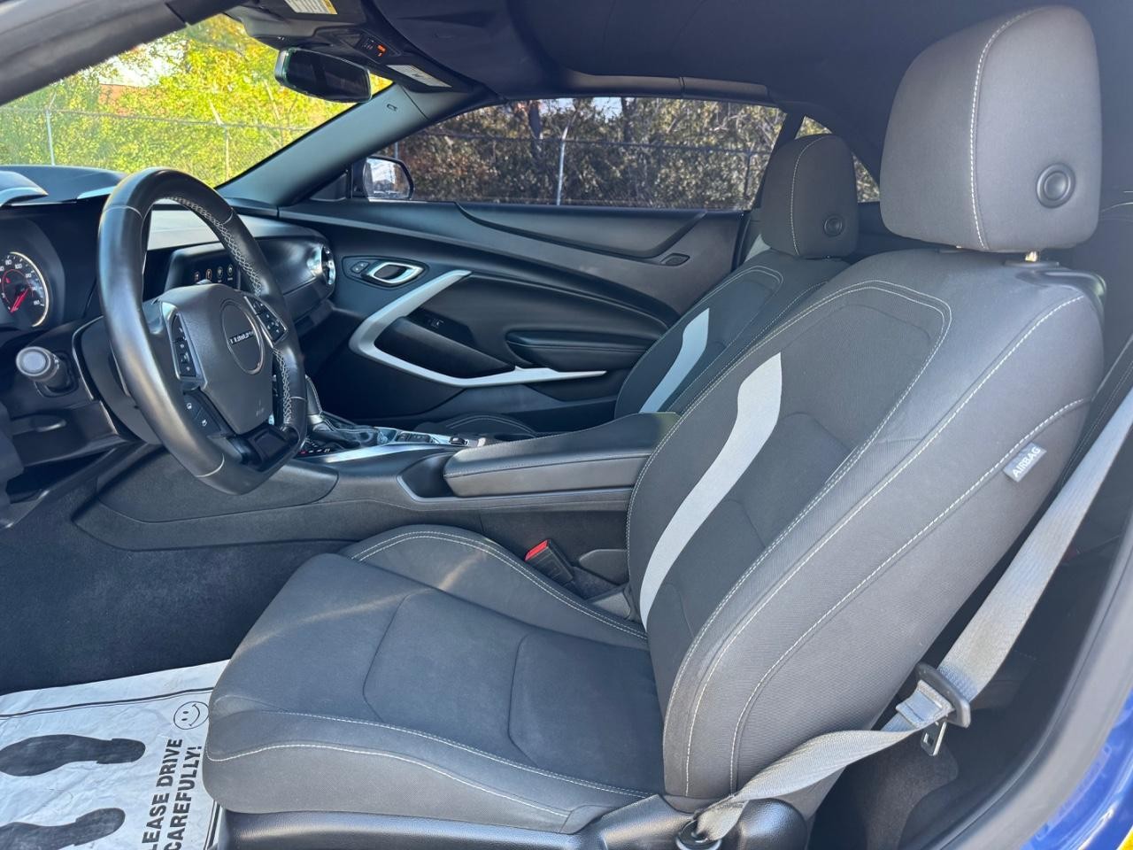 Chevrolet Camaro Vehicle Full-screen Gallery Image 16