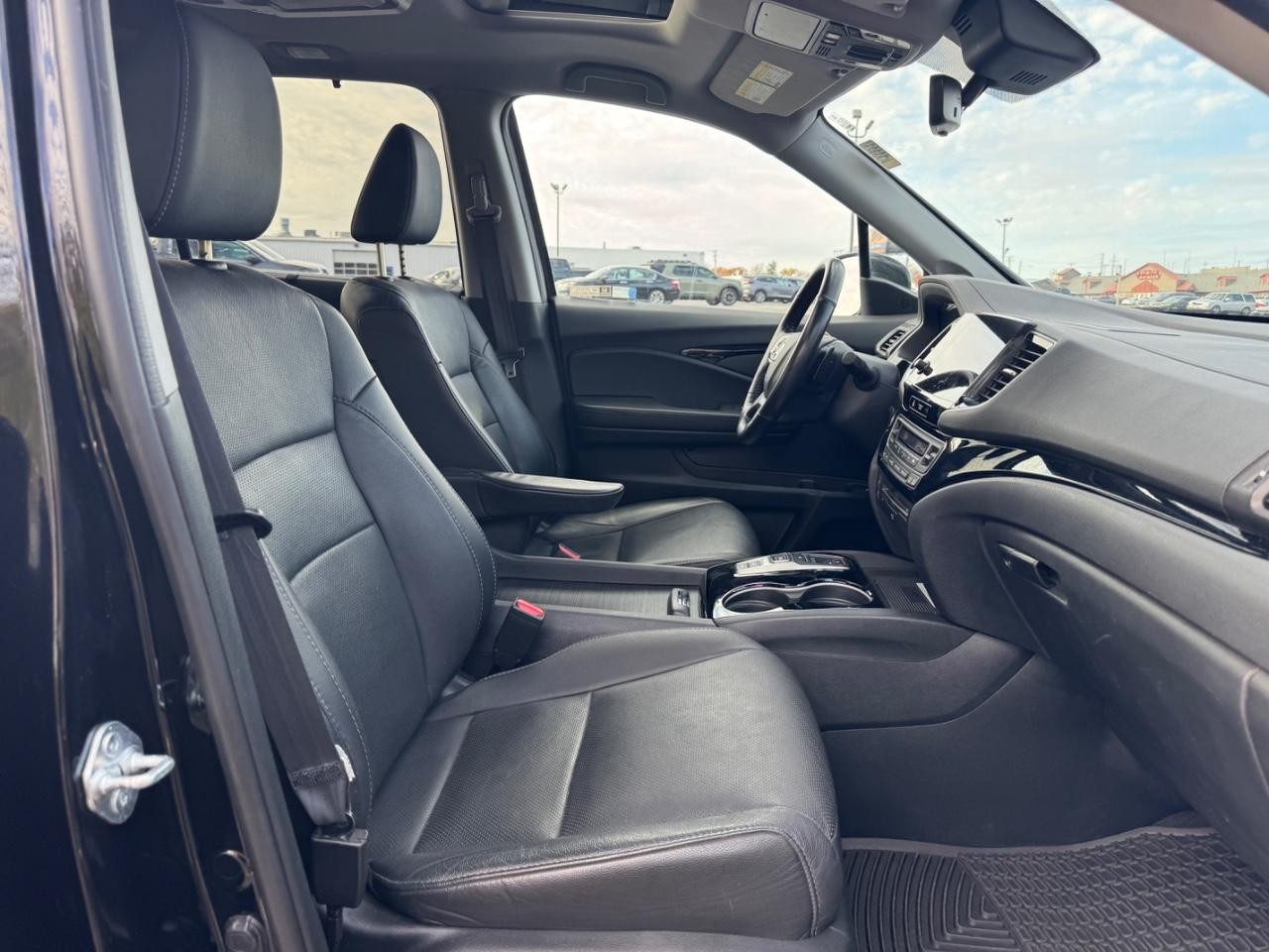 Honda Pilot Vehicle Full-screen Gallery Image 19