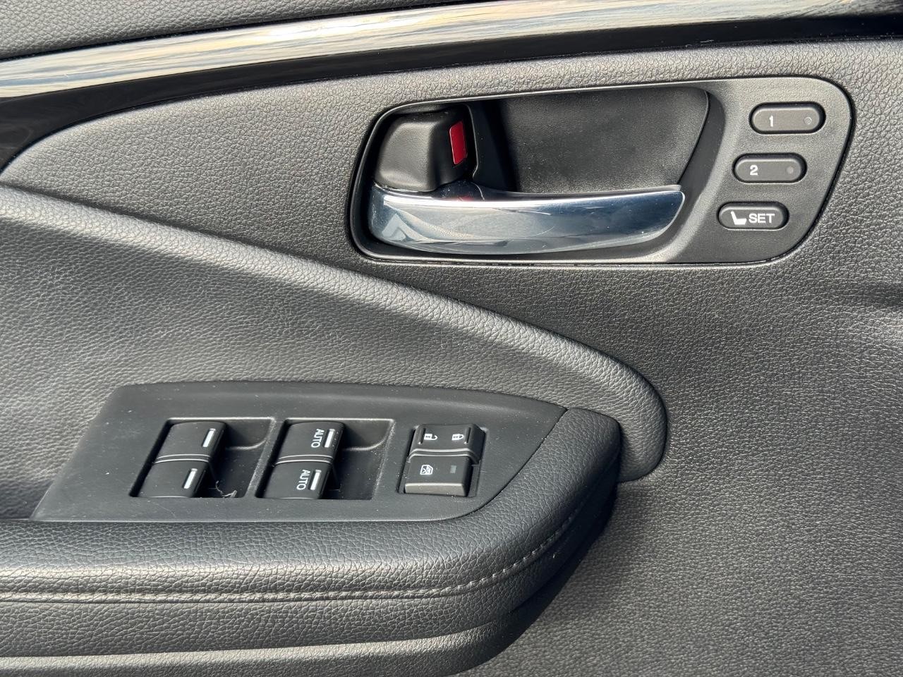 Honda Pilot Vehicle Full-screen Gallery Image 28