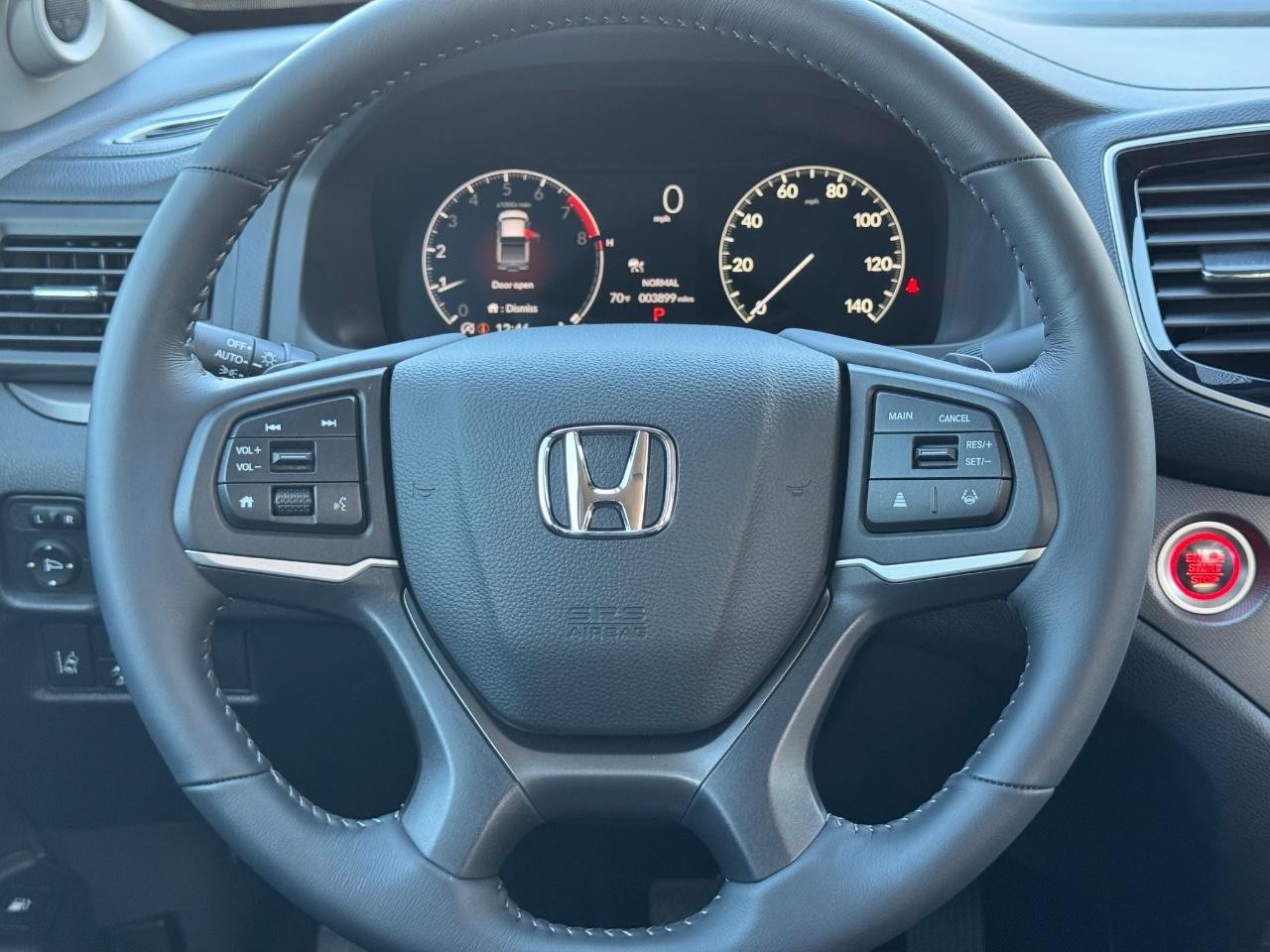 Honda Ridgeline Vehicle Full-screen Gallery Image 12