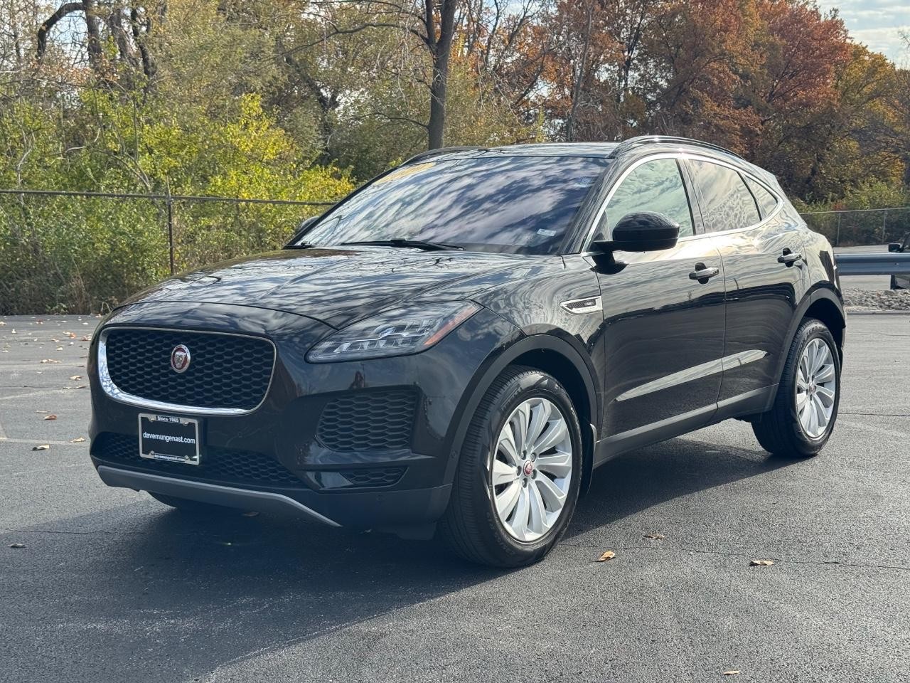 Jaguar E-Pace Vehicle Full-screen Gallery Image 08