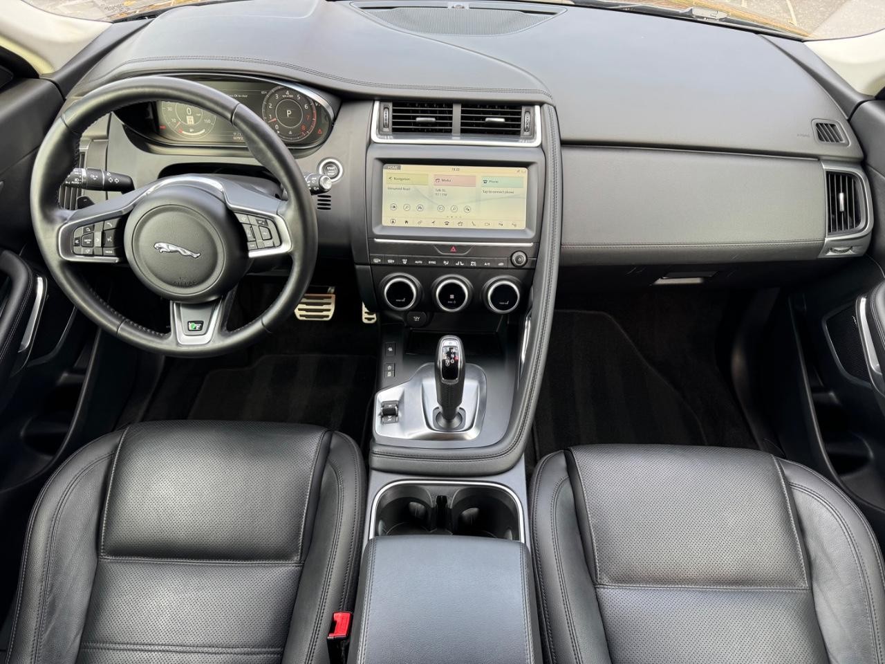 Jaguar E-Pace Vehicle Full-screen Gallery Image 11