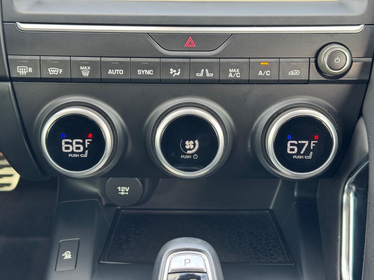 Jaguar E-Pace Vehicle Full-screen Gallery Image 14