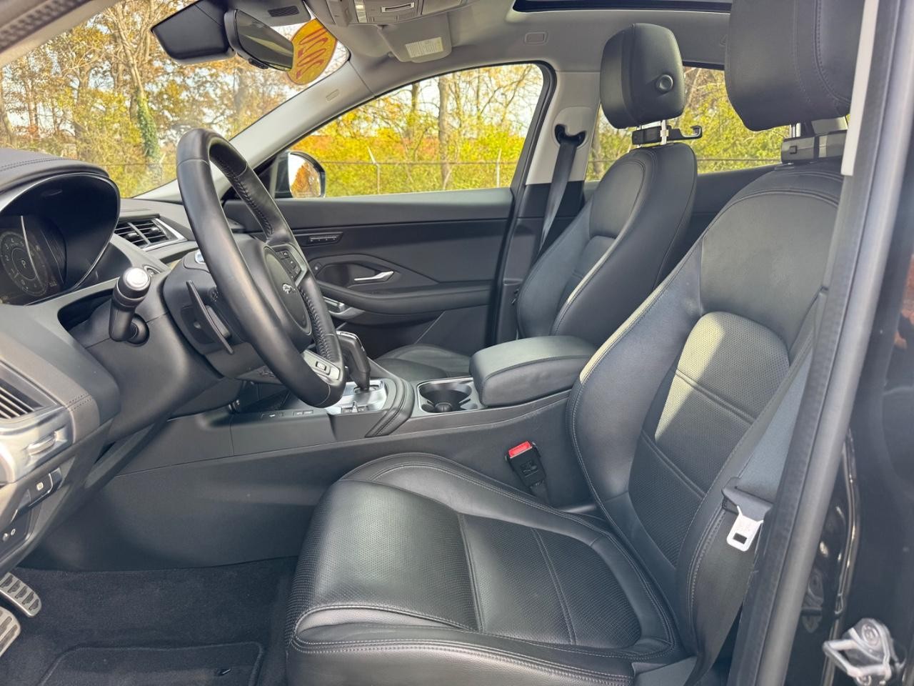 Jaguar E-Pace Vehicle Full-screen Gallery Image 18