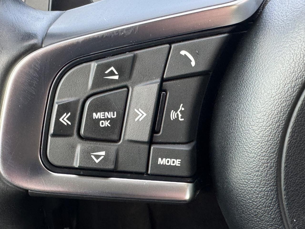 Jaguar E-Pace Vehicle Full-screen Gallery Image 21