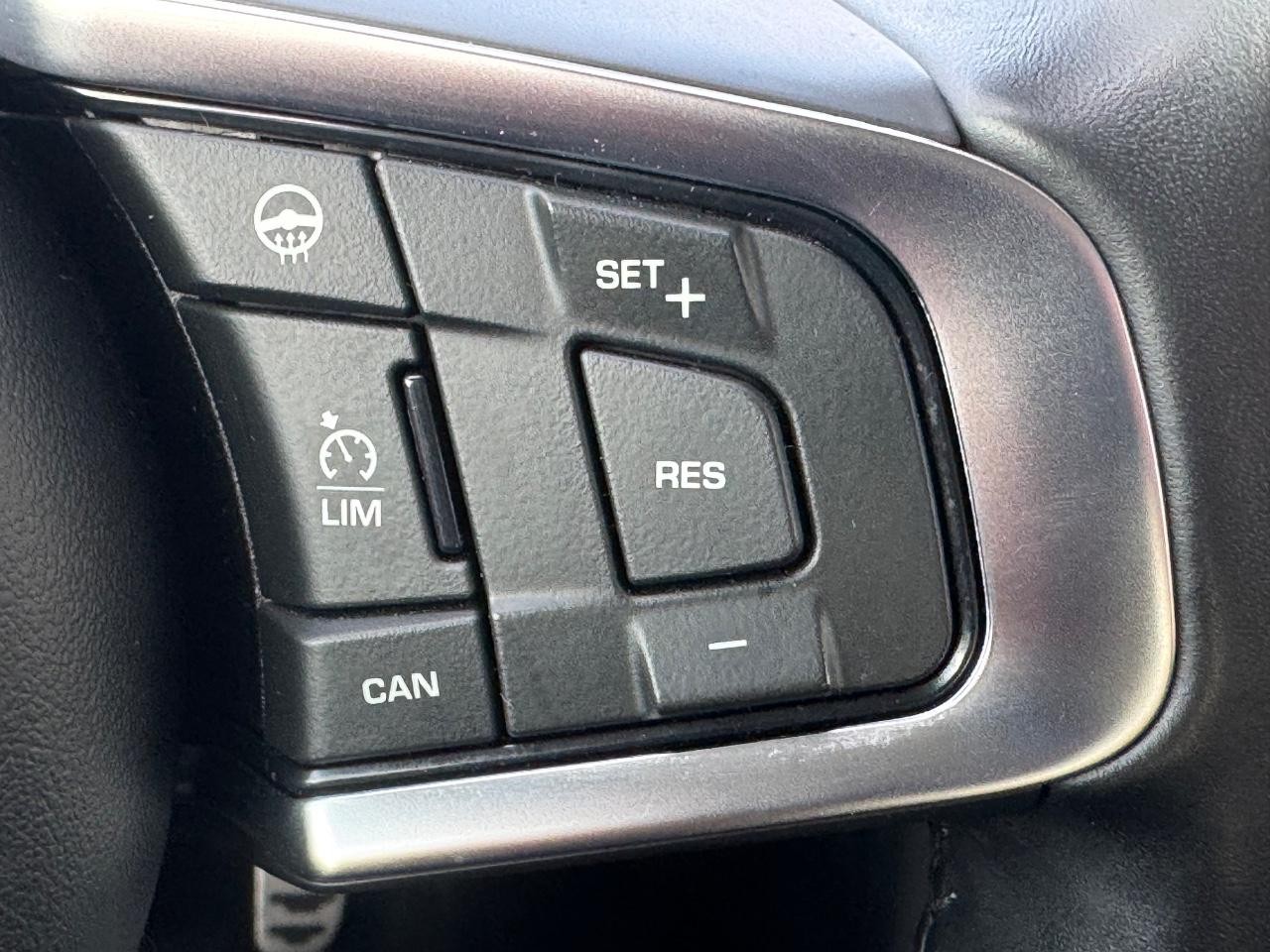 Jaguar E-Pace Vehicle Full-screen Gallery Image 22