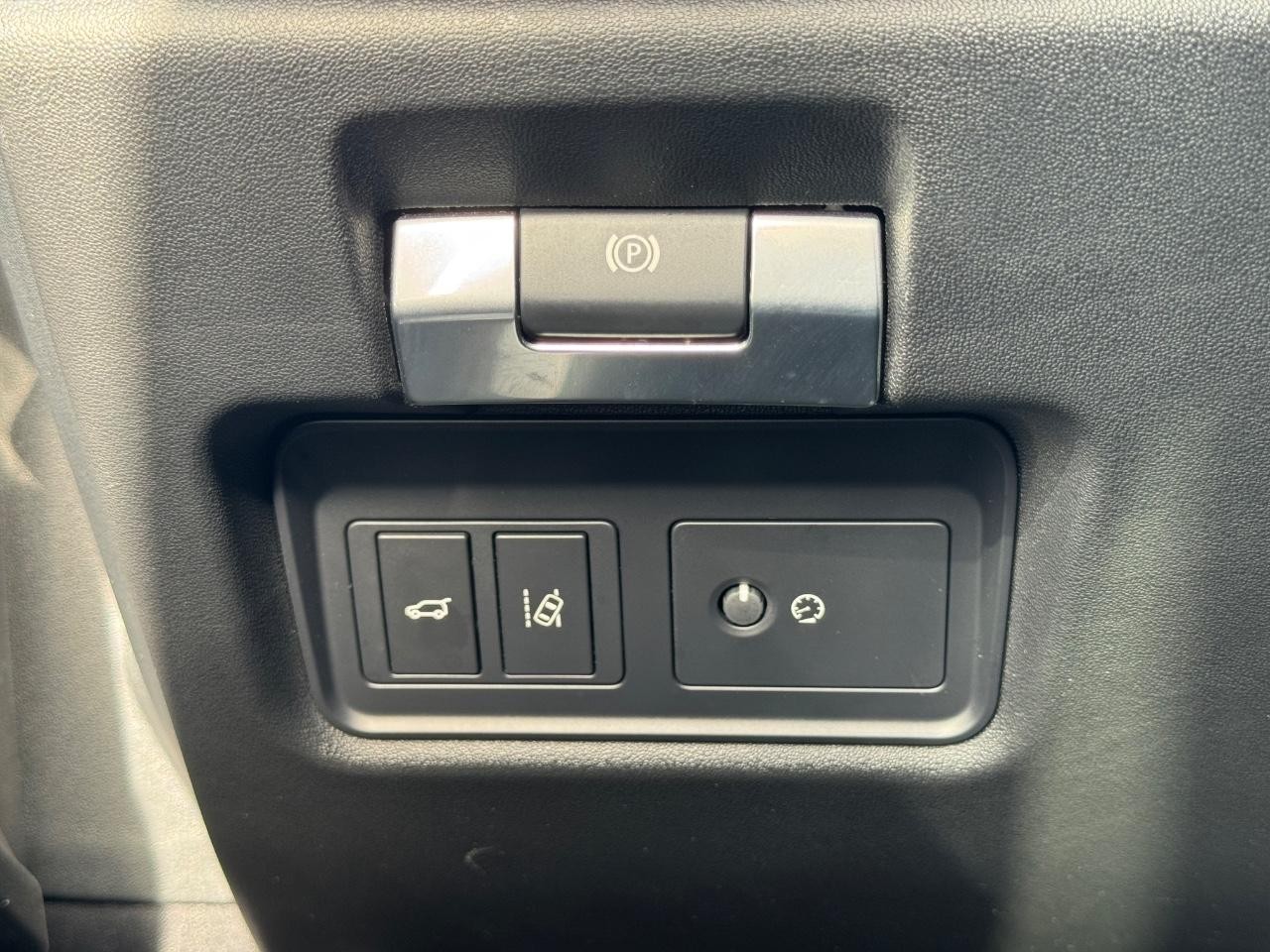 Jaguar E-Pace Vehicle Full-screen Gallery Image 23