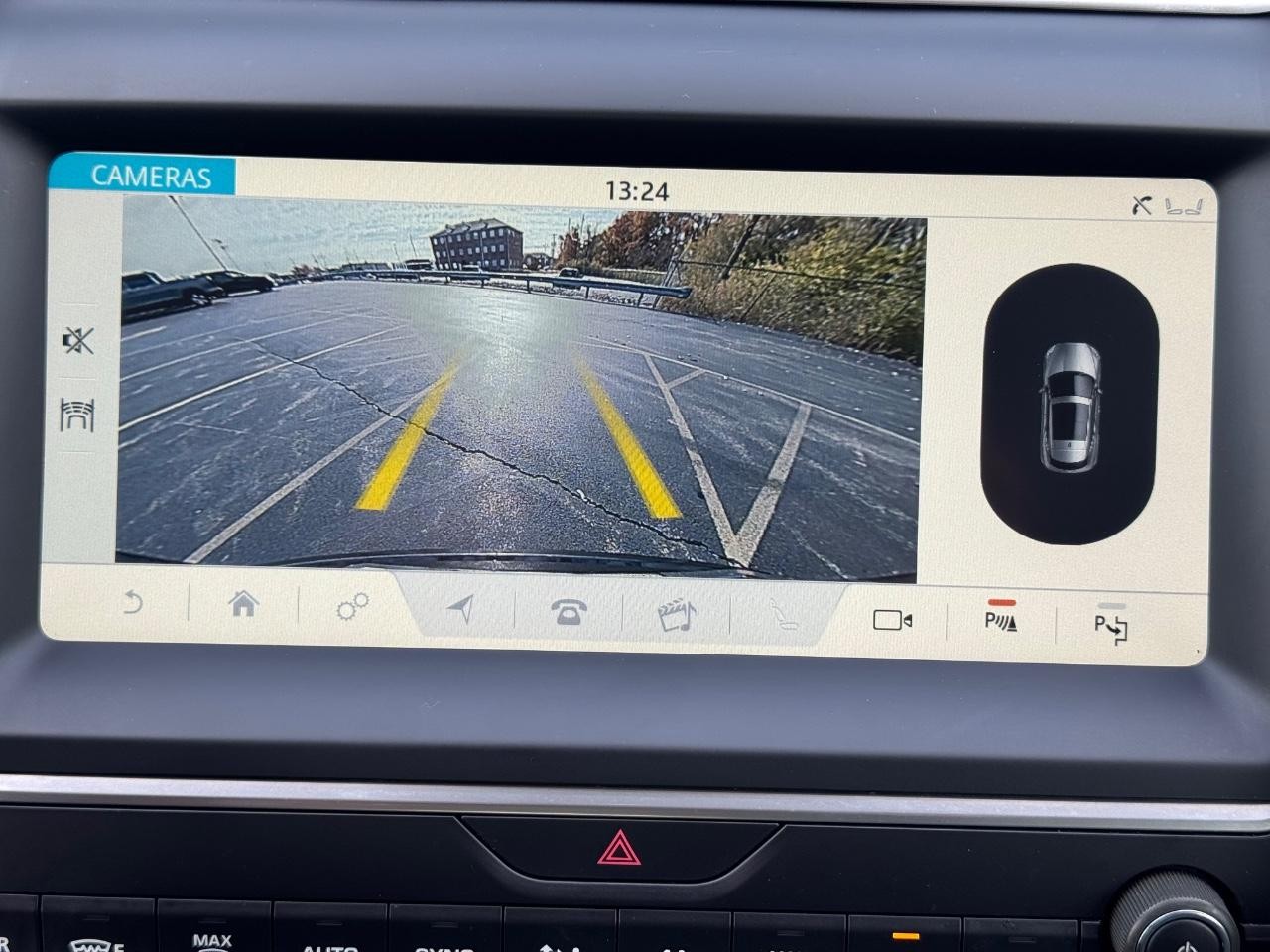 Jaguar E-Pace Vehicle Full-screen Gallery Image 24