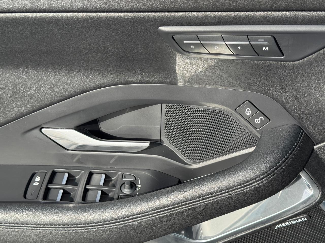 Jaguar E-Pace Vehicle Full-screen Gallery Image 26