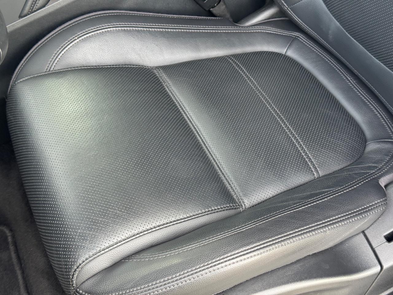 Jaguar E-Pace Vehicle Full-screen Gallery Image 27