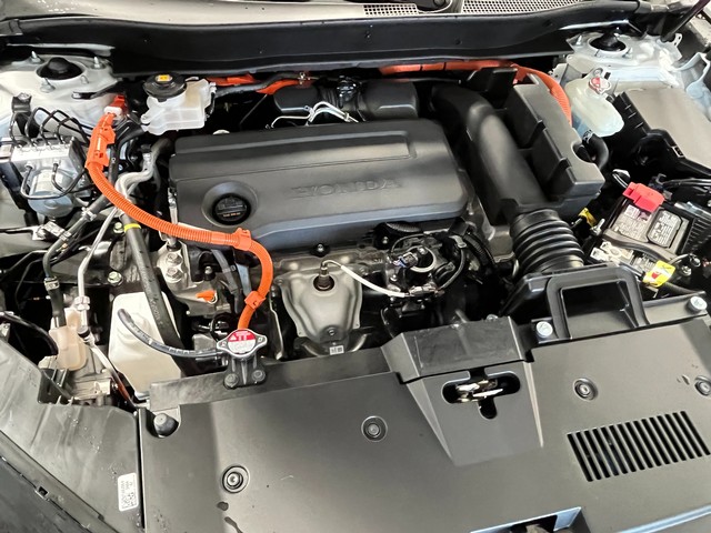 Honda CR-V Hybrid Vehicle Full-screen Gallery Image 12