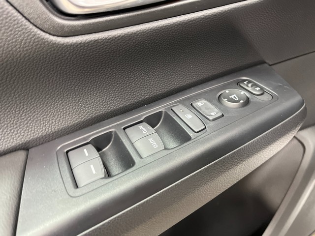 Honda CR-V Hybrid Vehicle Full-screen Gallery Image 13