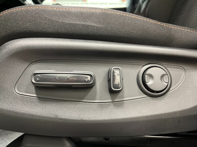 Honda CR-V Hybrid Vehicle Full-screen Gallery Image 14