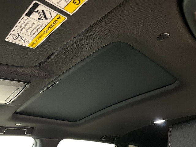 Honda CR-V Hybrid Vehicle Full-screen Gallery Image 16