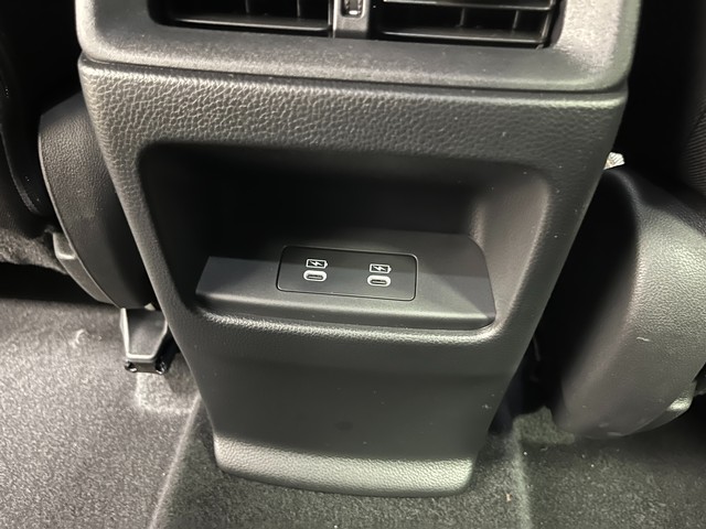 Honda CR-V Hybrid Vehicle Full-screen Gallery Image 24