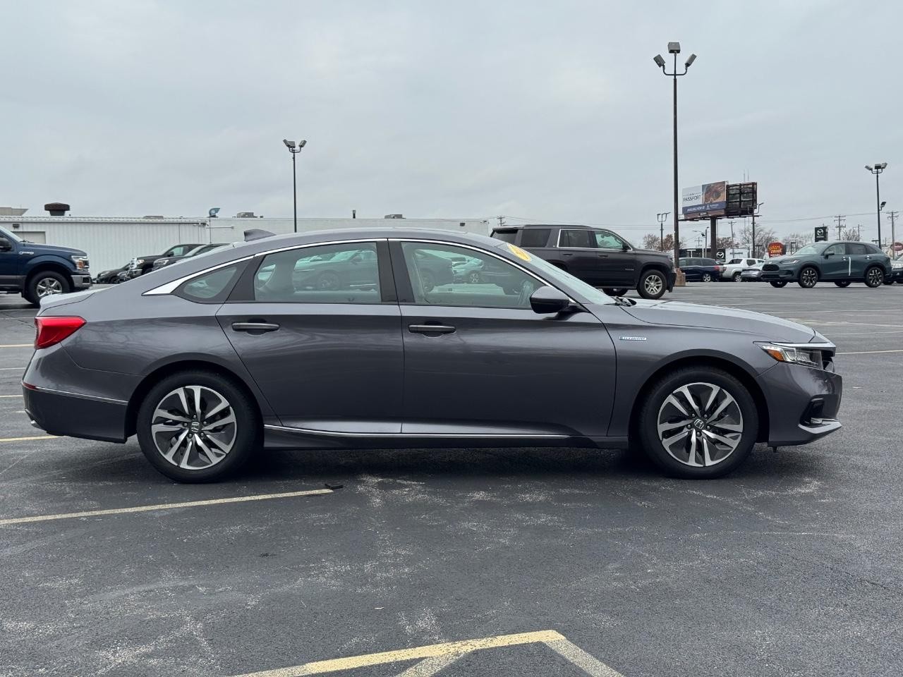 Honda Accord Hybrid Vehicle Full-screen Gallery Image 08