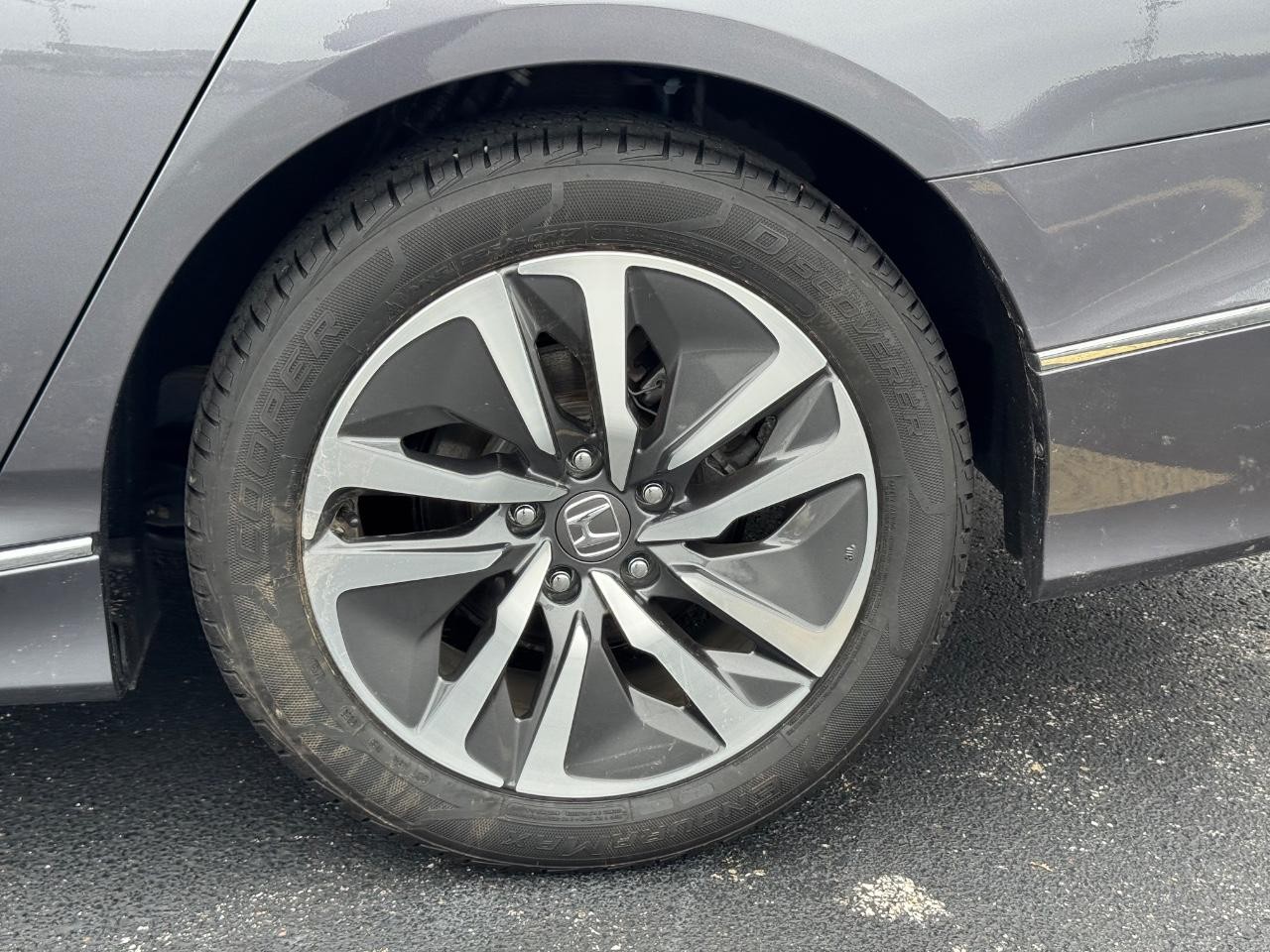 Honda Accord Hybrid Vehicle Full-screen Gallery Image 13