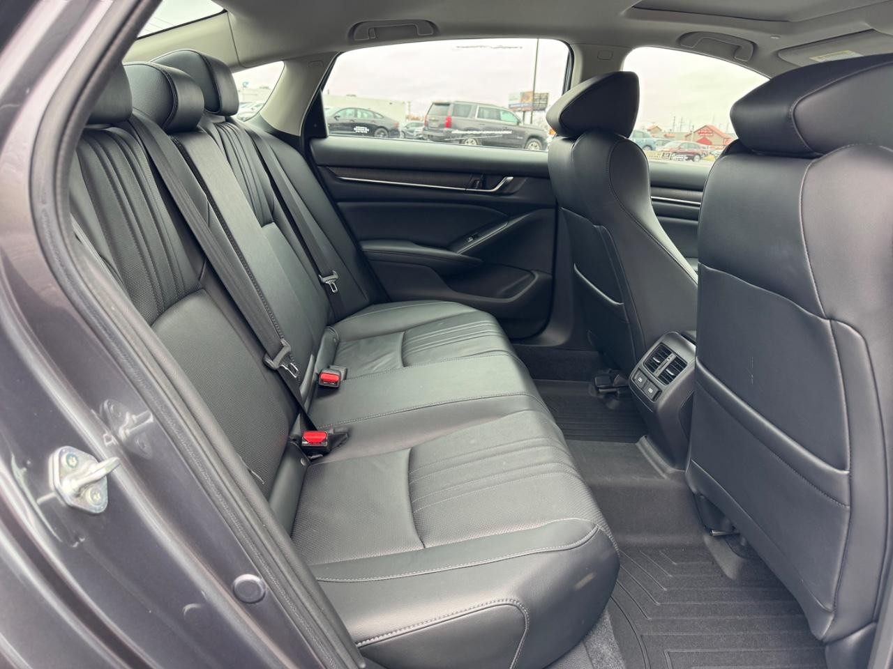 Honda Accord Hybrid Vehicle Full-screen Gallery Image 16