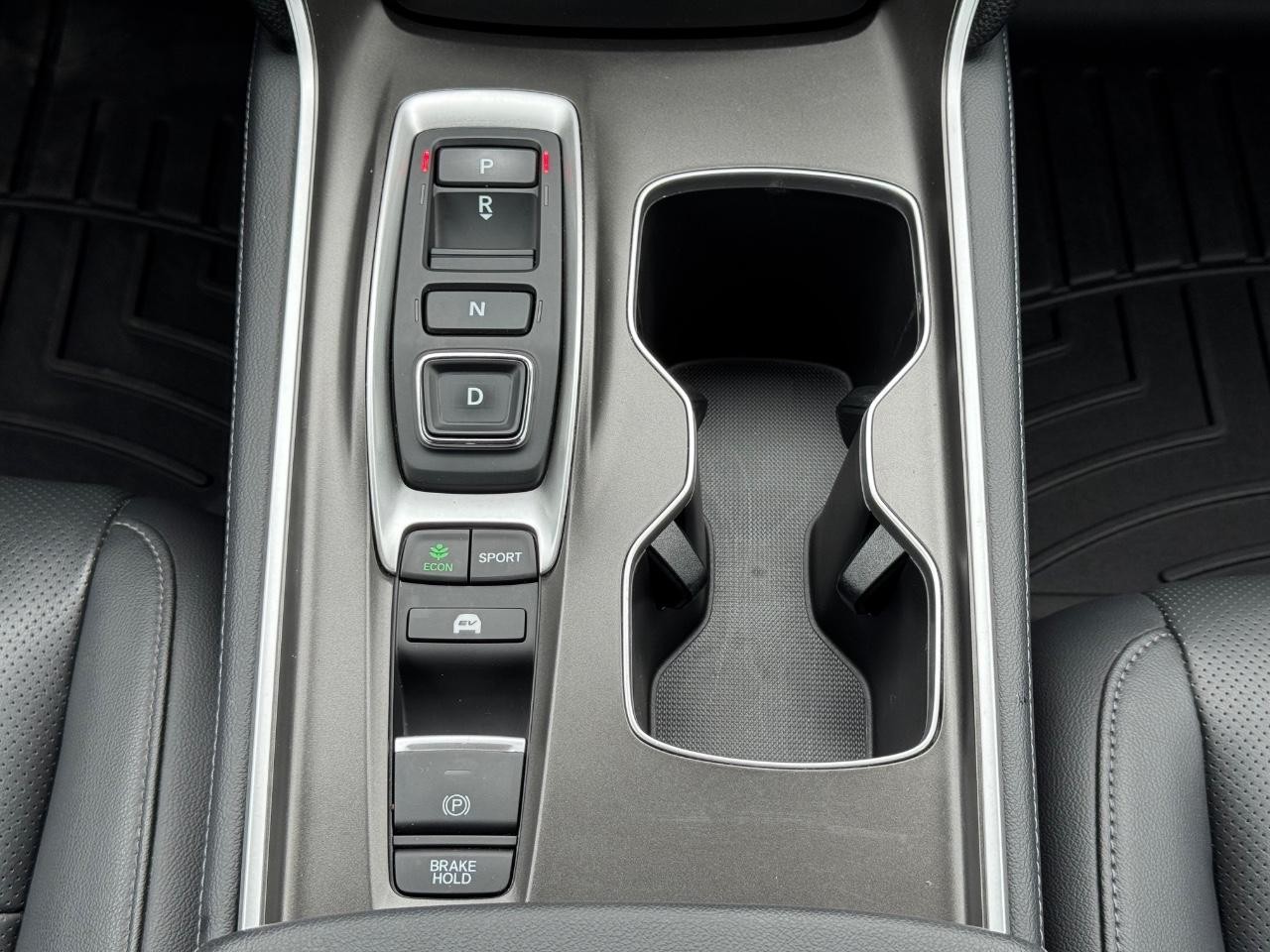 Honda Accord Hybrid Vehicle Full-screen Gallery Image 21